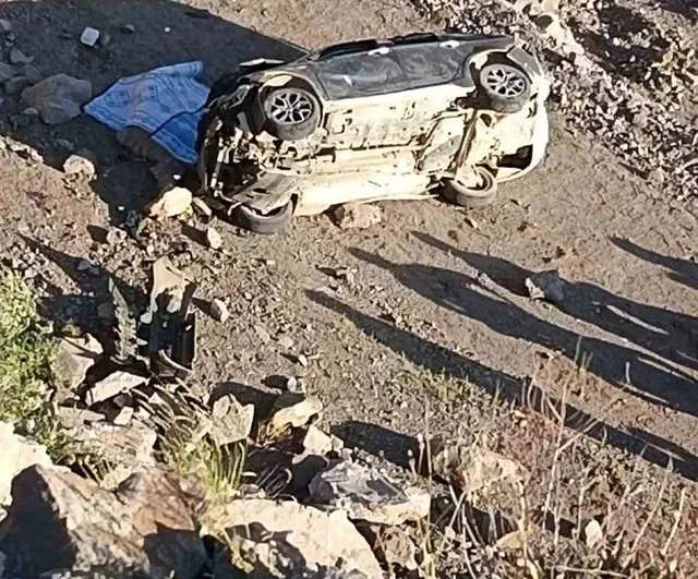 Alucra kara yolunda virajı alamayan araç dere yatağına yuvarlandı: aynı aileden üç kişi hayatını kaybetti