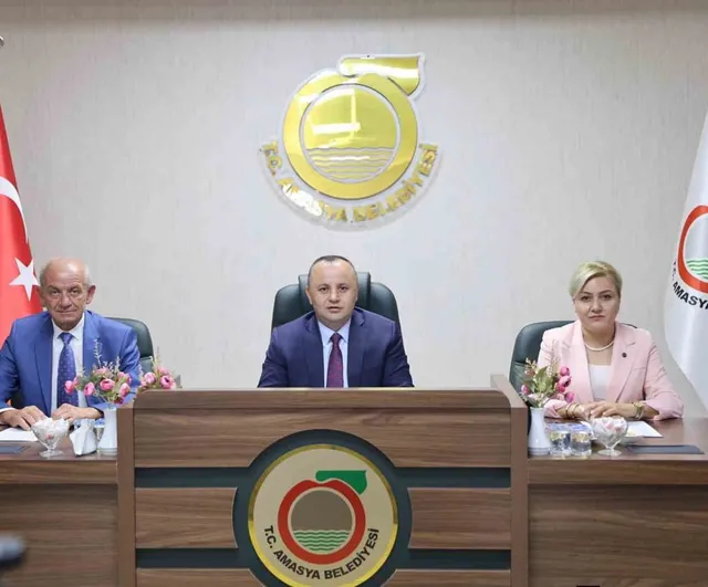 Amasya belediye başkanı Turgay Sevindi ve 17 meclis üyesi CHP'den ayrıldı