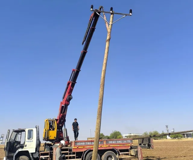 Anız yangınları Şanlıurfa'da enerji altyapısına zarar verdi