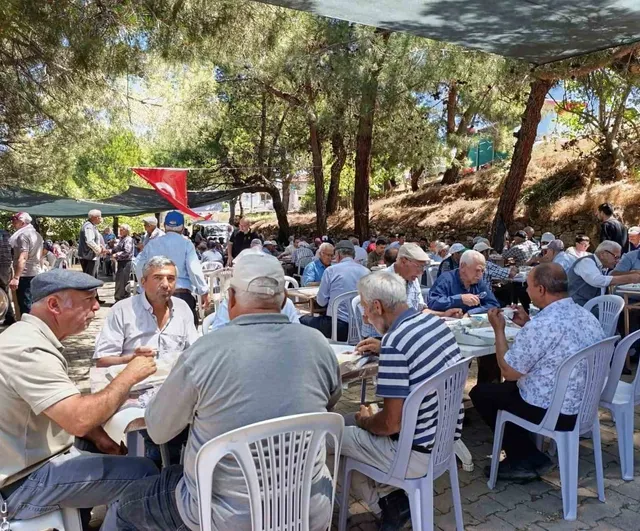Asırlık gelenek Dutluca’da binlerce kişiyi aynı sofrada buluşturdu