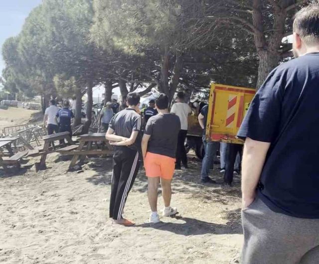 Atakum sahilinde işgal denetimi: kumsaldaki masa, sandalye ve şezlonglar kaldırıldı
