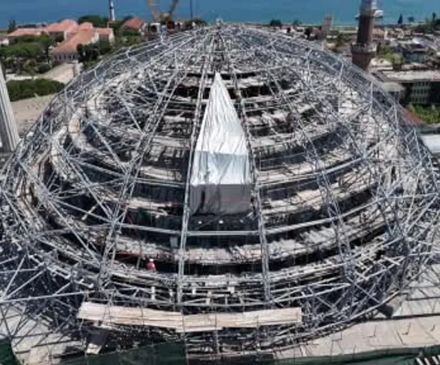 Ayasofya’da kubbe restorasyonunda çelik çatı ve koruyucu branda dönemi