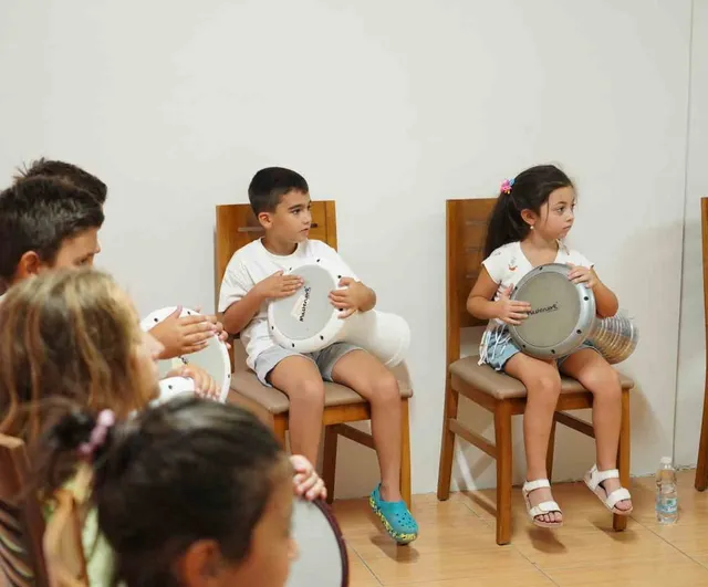 Ayvalık'ta ritim atölyesi çocuklara müzik ve birliktelik öğretiyor