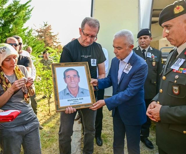 Babaeski'de onurlu veda: Kıbrıs gazisi Mustafa Kır toprağa verildi