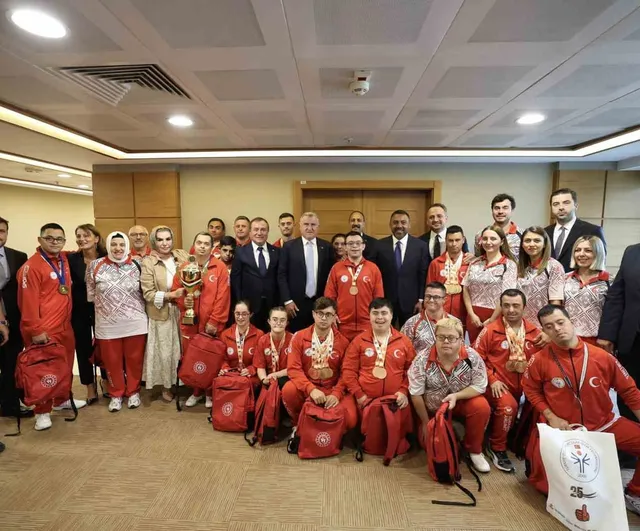 Bakan Bak özel sporcuları kabul etti