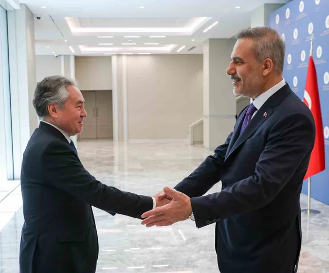 Bakan Fidan, Kırgızistanlı mevkidaşıyla bir araya geldi