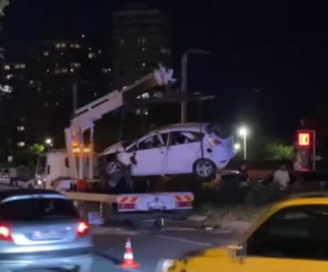 Bakırköy’de otomobil takla attı: 1 yaralı