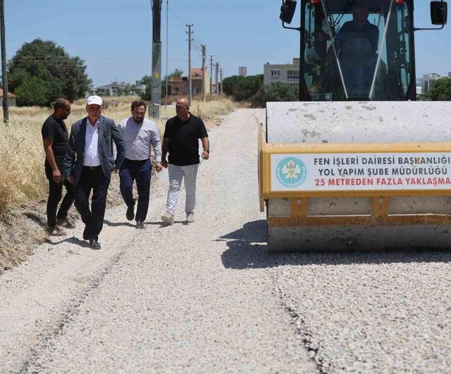 Balaban Karaali ve Muradiye'de soğuk asfalt çalışmalarını inceledi