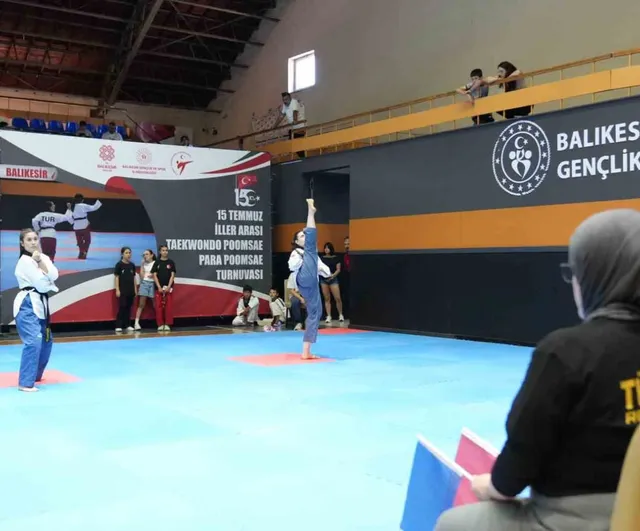 Balıkesir'de 15 Temmuz ruhu ile taekwondo poomsae turnuvası başladı
