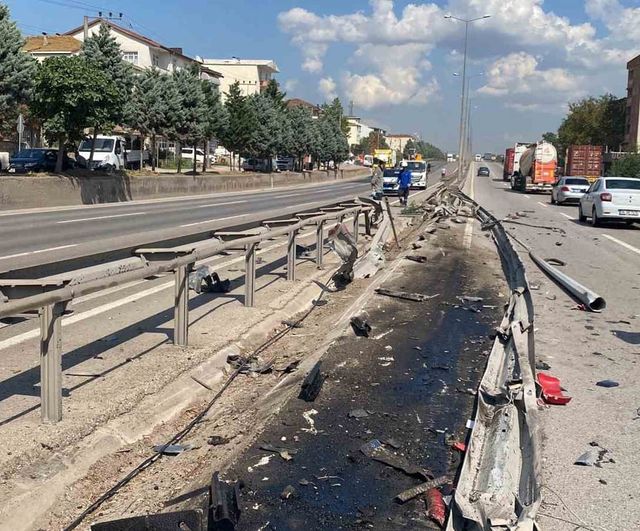 Bariyerleri aşan tır karşı şeride geçerek başka tıra çarptı
