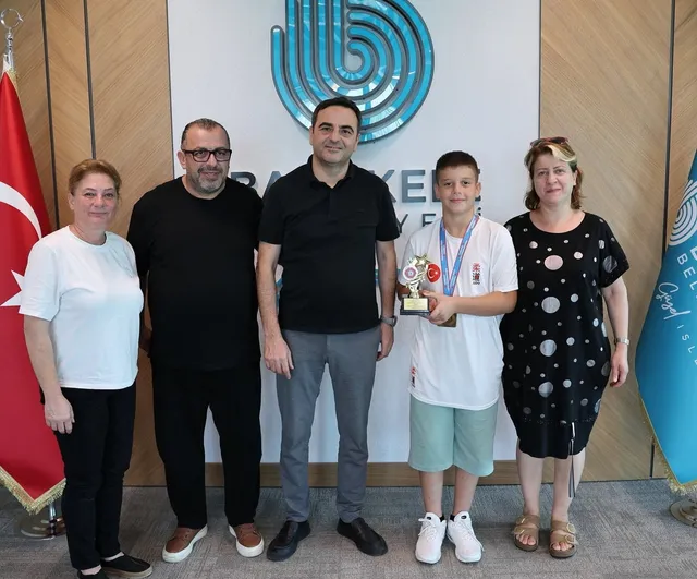 Başkan Özlü ile başarıyı paylaşan judo şampiyonu