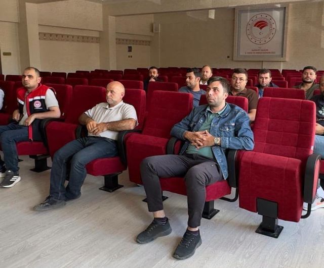 Bayburt'ta veteriner hekimlere GEKİS sistemi anlatıldı