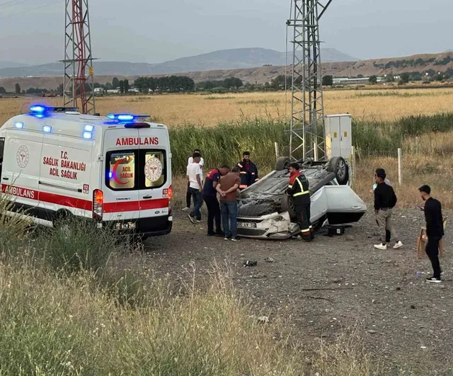 Bingöl’de otomobil takla attı: 3 yaralı