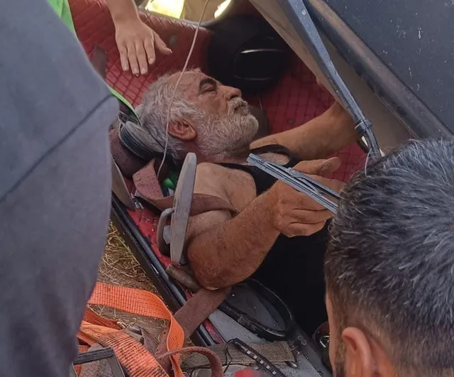 Bismil'de devrilen çekicinin sürücüsü yaralandı