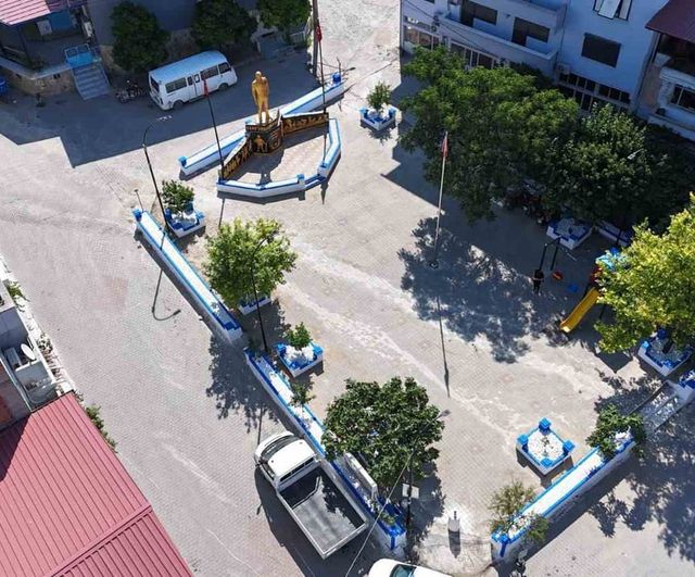 Bozdoğan Yazıkent Atatürk meydan parkı'nda peyzaj ve çevre düzenlemesi tamamlandı