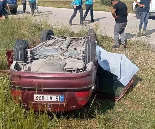 Burdur’da otomobil şarampole devrildi: 1 ölü, 1 yaralı
