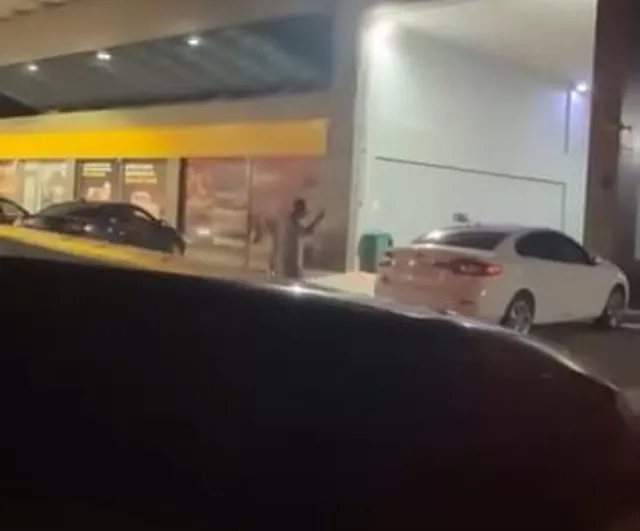 Bursa'da akaryakıt istasyonunda sopalı kavga