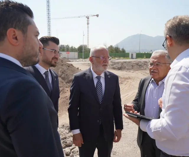 Büyükkılıç ve Elitaş Kartal Katlı Kavşağı'ndaki çalışmaları yerinde inceledi