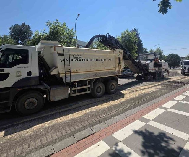 Büyükşehir Siverek merkezinde asfaltlama çalışması yaptı
