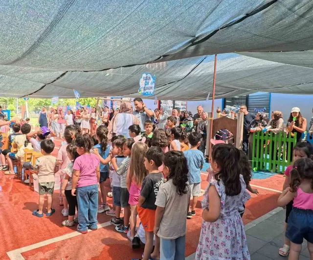 Büyükşehirden çocuklara unutulmaz yaz etkinliği: çocuk kütüphanesinde su oyunları