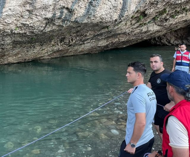 Cendere Köprüsü'nde piknikte can kaybı: serinlemek için suya giren genç boğuldu