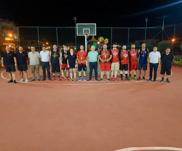 Çine’de sokağın ritmi: 3x3 basketbol şöleni kupalarla taçlandı
