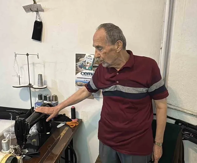 Çocuk yaşta başlayan terzi Alaplı'da 61 yıldır iğne ipliğini elinden bırakmıyor