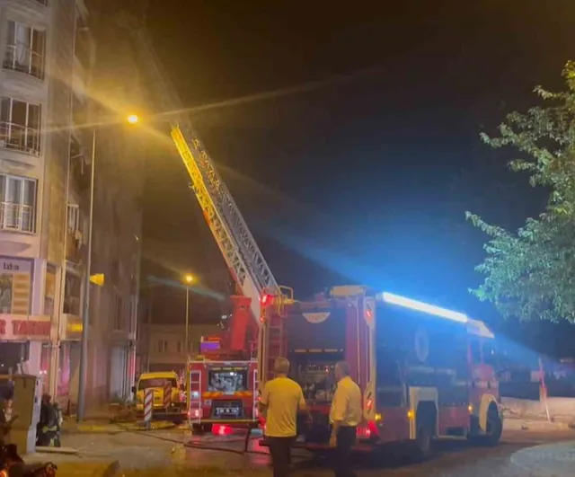 Çorlu'da apartmanda patlama: kaymakam Niyazi Erten doğal gaz ihtimaline işaret etti