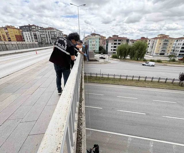 Çorum'da Osmancık üst geçidinden 9 metreye düşen kadın hastaneye kaldırıldı