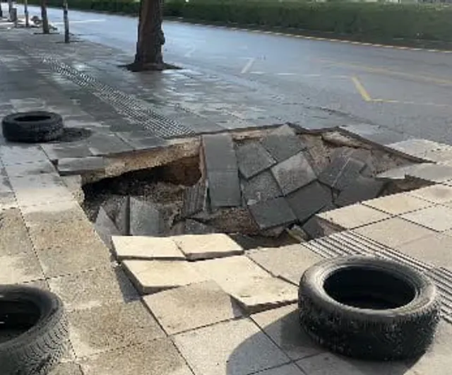 Çorum'da sağanak sonrası kaldırımda göçük, yaya güzergahı tehlikede