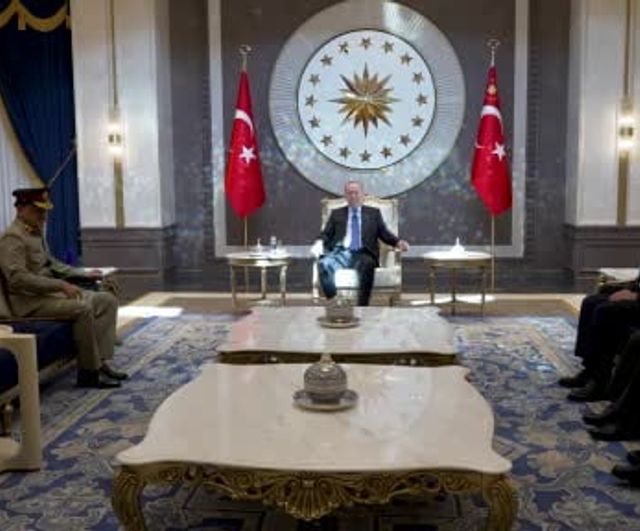 Cumhurbaşkanı Erdoğan, Pakistan Savunma Kuvvetleri ve Kara Kuvvetleri Komutanı Mareşal Syed Asım Munir’i kabul etti
