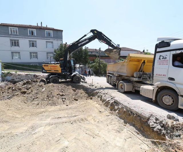 Cumhuriyet Mahallesi'ne semt konağı için ilk kazı yapıldı