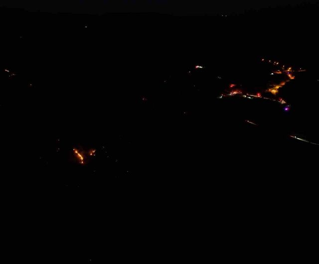 Denizli'de Pamukkale yakınlarındaki orman yangını kısmen kontrol altına alındı