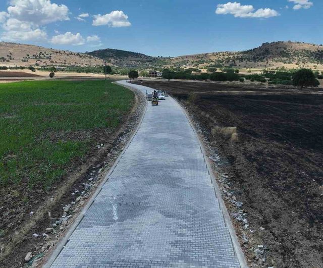 Diyarbakır kırsalında 17 ilçede yol çalışmaları sürüyor
