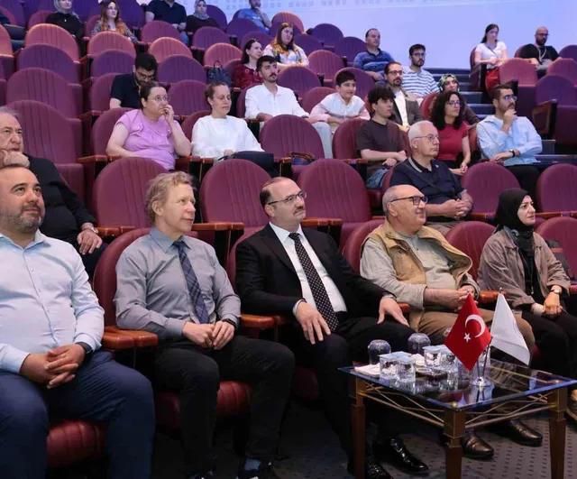 Dünya çapında nanobilim uzmanı Atatürk Üniversitesi'nde akademik köprüler kurdu