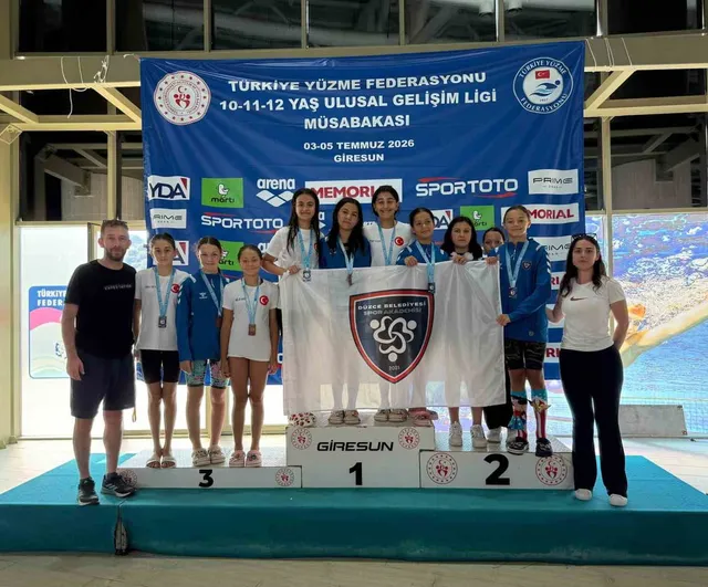 Düzce Belediyesi Spor Akademisi yüzme takımı bölge müsabakalarında 14 madalya kazandı