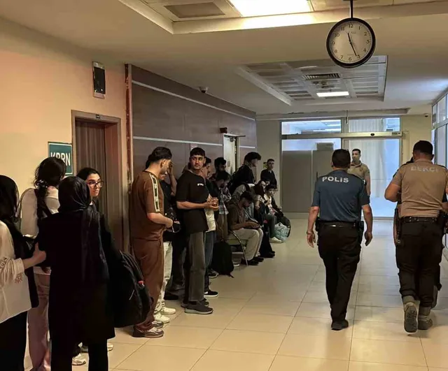 Edirne’de 24 düzensiz göçmen yakalandı, şüpheli gözaltında