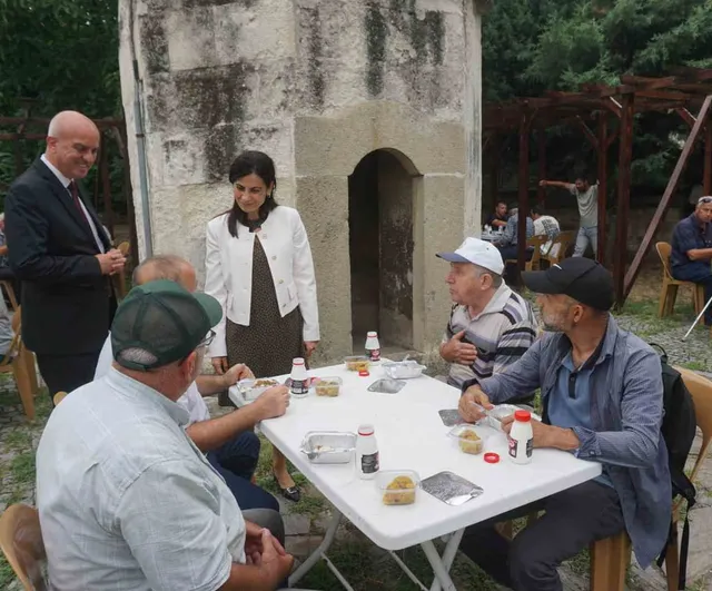 Edirne'de gönül sofrası cuma namazı sonrası dayanışmayı güçlendirdi