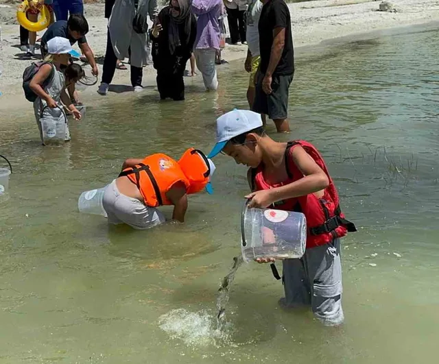 Eğirdir Gölü'ne 100 bin pullu sazan bırakıldı, ekosistem güçlendiriliyor