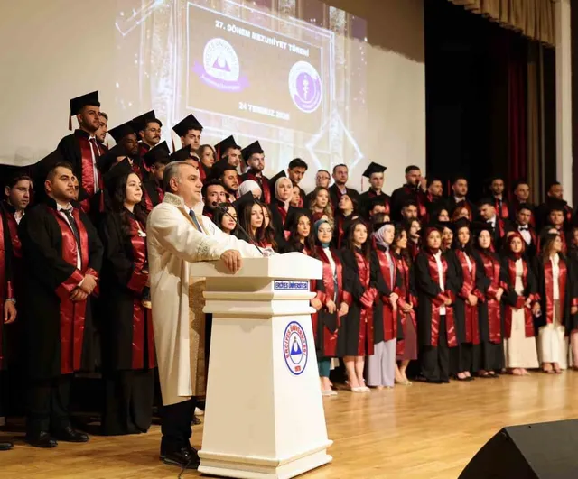 Erciyes'te veteriner hekimliğe 78 yeni mezun uğurlandı