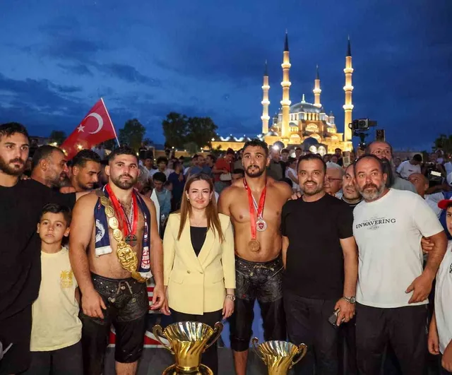 Erkan Taş 665. tarihi Kırkpınar başpehlivanı oldu