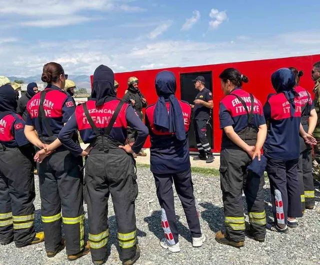 Erzincan Belediyesi itfaiye personelinin mesleki eğitimleri sürüyor