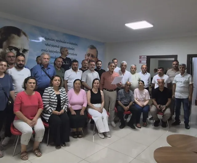 Erzincan'da CHP teşkilatında çok sayıda yönetici ve üye istifa etti