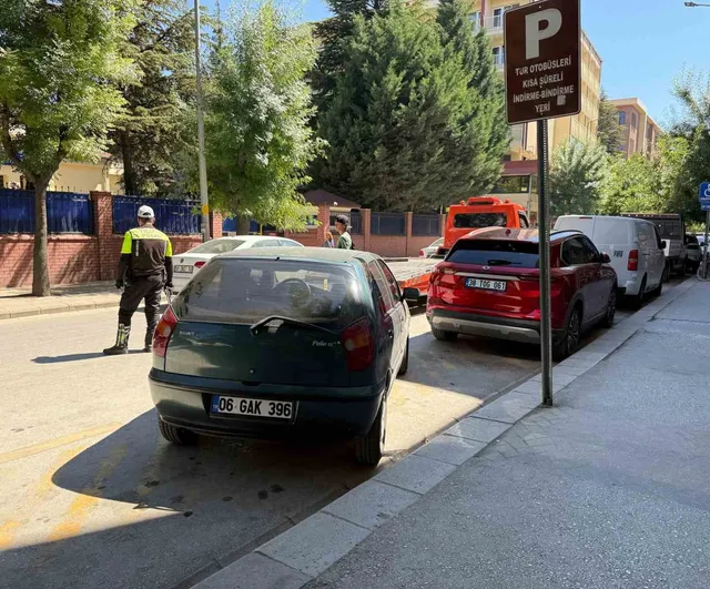 Eskişehir'de tur otobüsü park alanlarını işgal eden araçlara ceza
