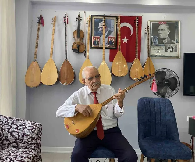 Eskişehir'in yaşayan kültür hazinesi: 78 yıldır notalara adanmış halk ozanı