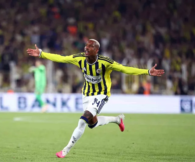 Fenerbahçe’de sezonun ilk golü Talisca’dan