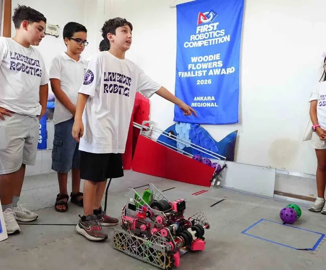 Genç mucitlerle buluşma: başkan Dutlulu Lavender Robotics atölyesini ziyaret etti