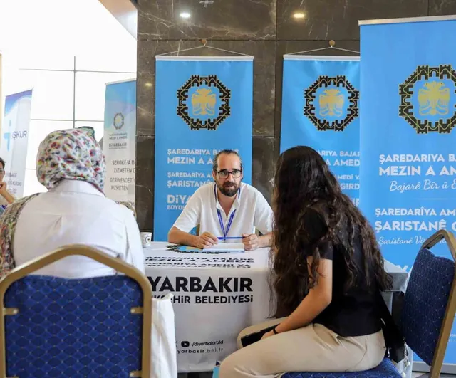 Gençlere ücretsiz tercih rehberliği: belediyenin stant çalışması