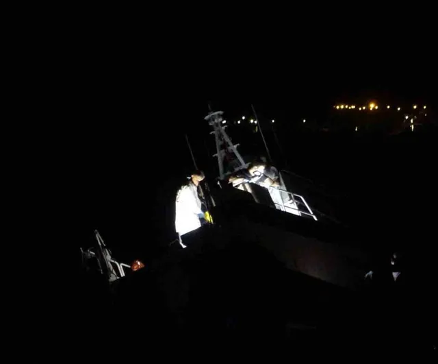 Giresun’da Sahil Güvenlik botu kayalıklara çarptı, personel yaralandı