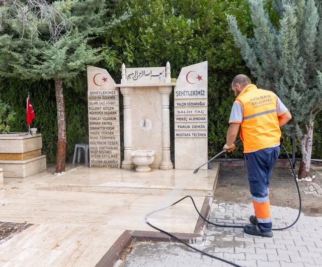 Gölbaşı protokolü 15 Temmuz anısında şehit ailelerini ziyaret etti